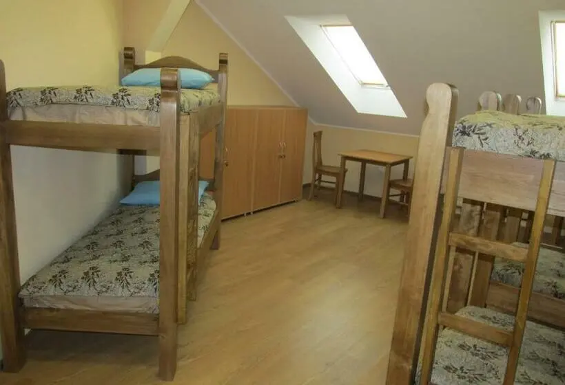 Vuode Makuusalissa, Mini Hotel Na Pidgradskiy