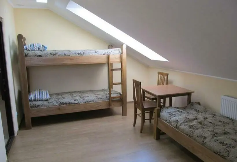 Vuode Makuusalissa, Mini Hotel Na Pidgradskiy