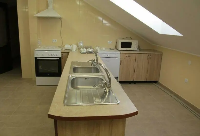 Vuode Makuusalissa, Mini Hotel Na Pidgradskiy