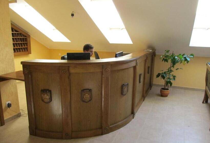 سرير فى غرفة مشتركه, Mini Hotel Na Pidgradskiy