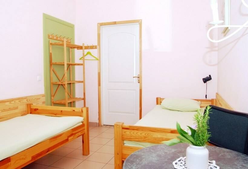 اتاق استاندارد با سرویس بهداشتی مشترک, Maison Blanche Kyiv City Center