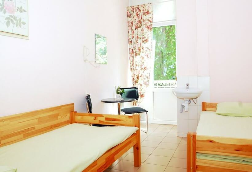 اتاق استاندارد با سرویس بهداشتی مشترک, Maison Blanche Kyiv City Center