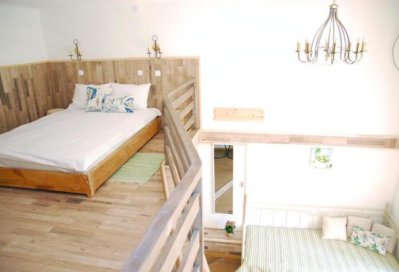 استودیوی استاندارد, Maison Blanche Kyiv City Center