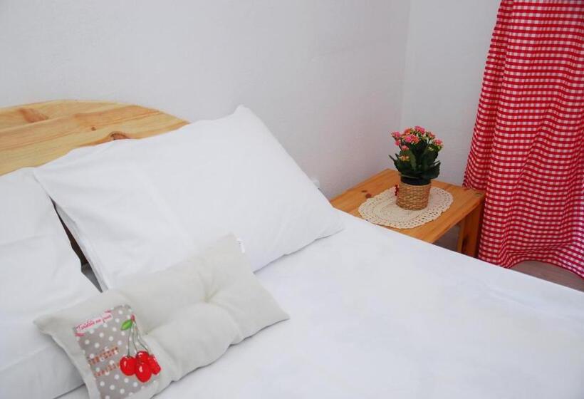 اتاق استاندارد با سرویس بهداشتی مشترک, Maison Blanche Kyiv City Center