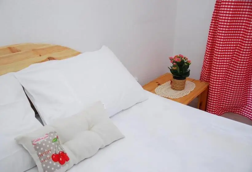 اتاق استاندارد با سرویس بهداشتی مشترک, Maison Blanche Kyiv City Center