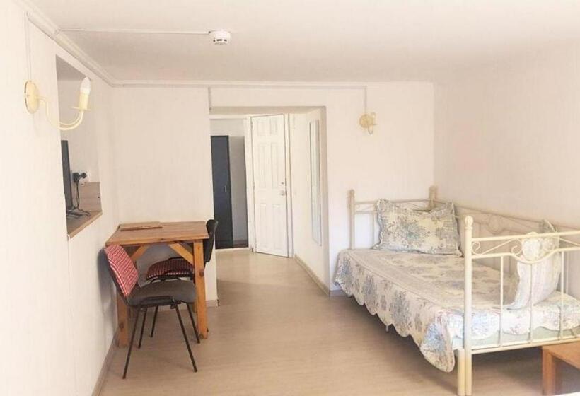 اتاق استاندارد با سرویس بهداشتی مشترک, Maison Blanche Kyiv City Center