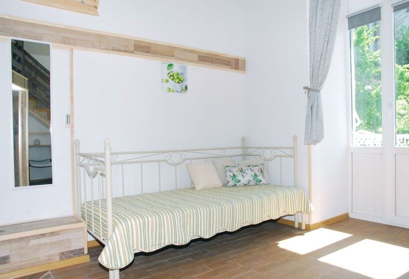 استودیوی استاندارد, Maison Blanche Kyiv City Center