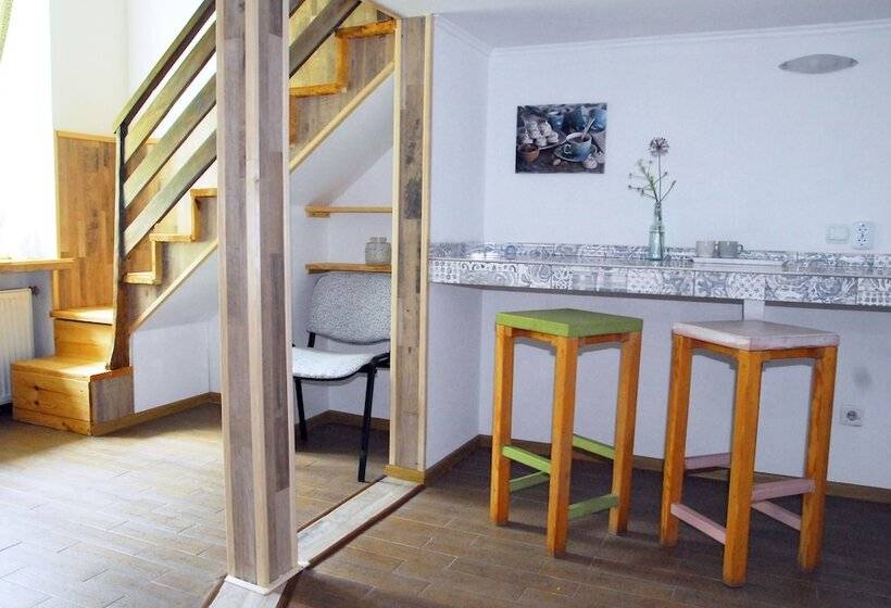 استودیوی استاندارد, Maison Blanche Kyiv City Center