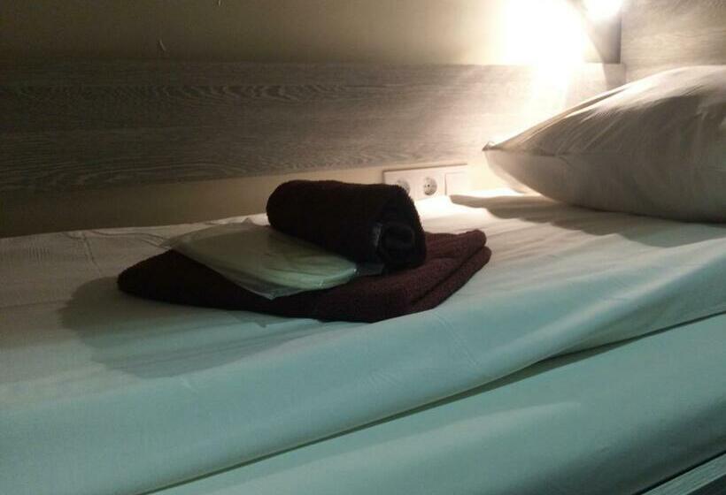 سرير فى غرفة مشتركه, Ciello Hostel