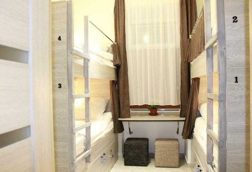 سرير فى غرفة مشتركه, Ciello Hostel
