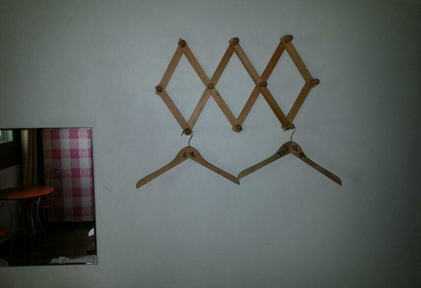 غرفة قياسية, Egg Motel