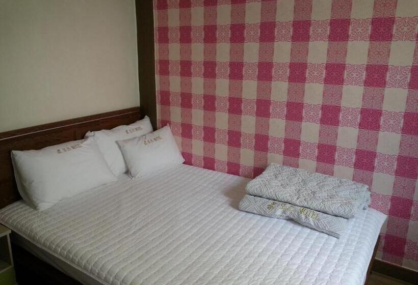 غرفة قياسية, Egg Motel