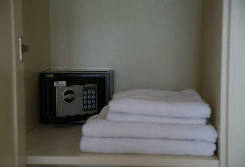 سوئیت با وان آب گرم, срібний водограй