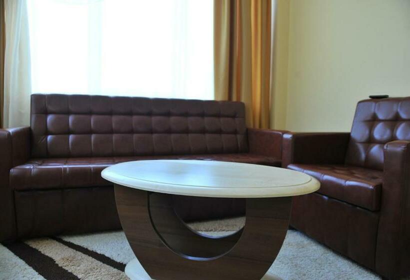 سوییت جونیور, Andinna