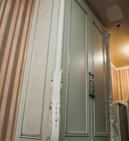 سوئیت با تخت بزرگ, Aristokrat