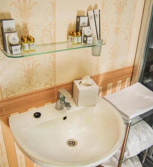 اتاق لوکس با تخت بزرگ, Aristokrat