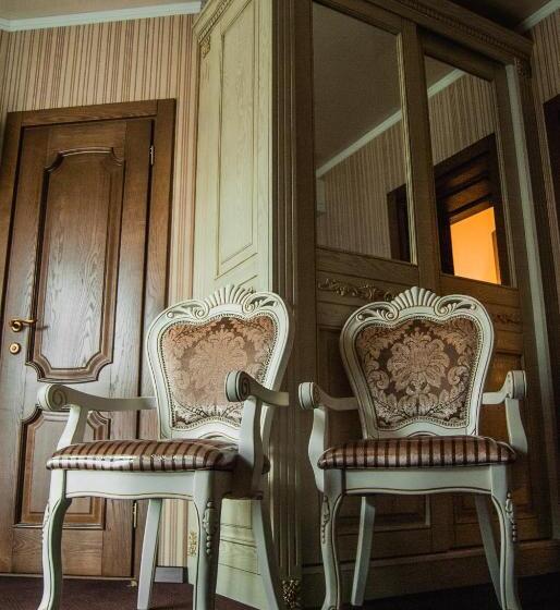 اتاق لوکس با تخت بزرگ, Aristokrat