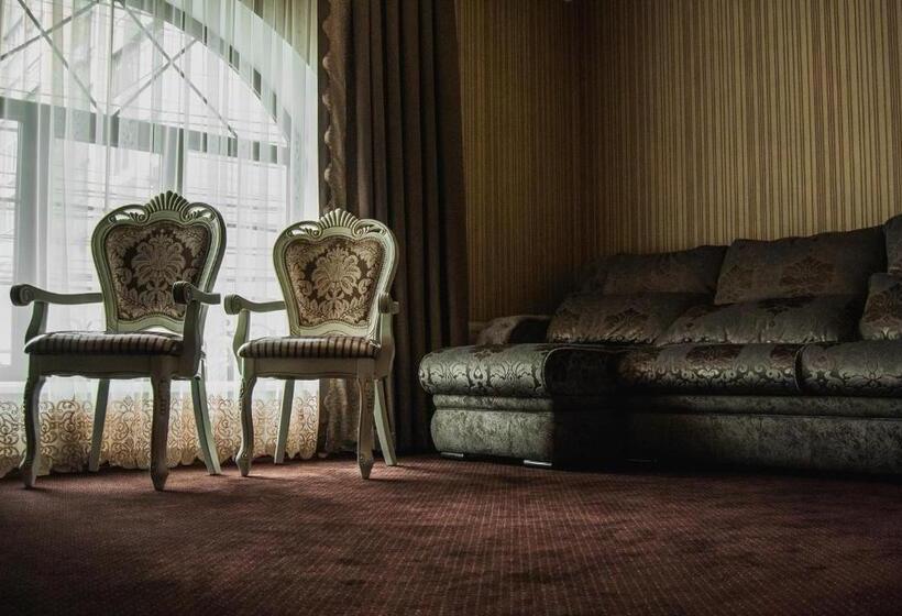 اتاق لوکس با تخت بزرگ, Aristokrat