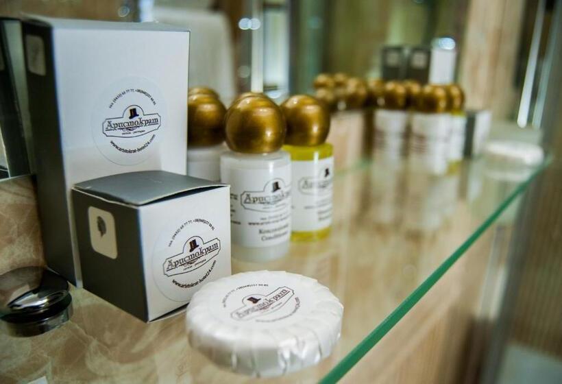 اتاق لوکس با تخت بزرگ, Aristokrat