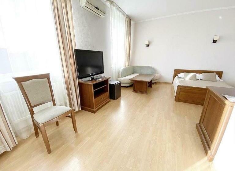 Standaardkamer met 2 Tweepersoonsbedden, готель Elisavetgrad