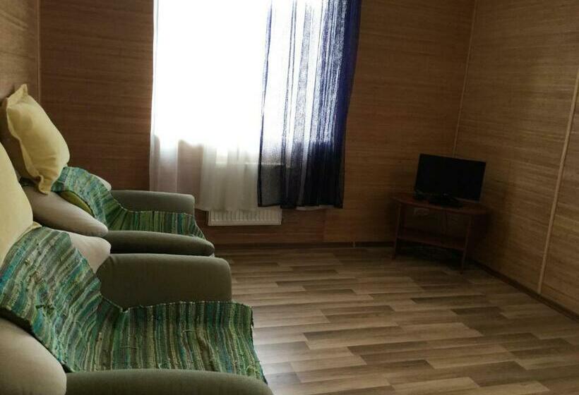 Camera Familiare, Fortetsya