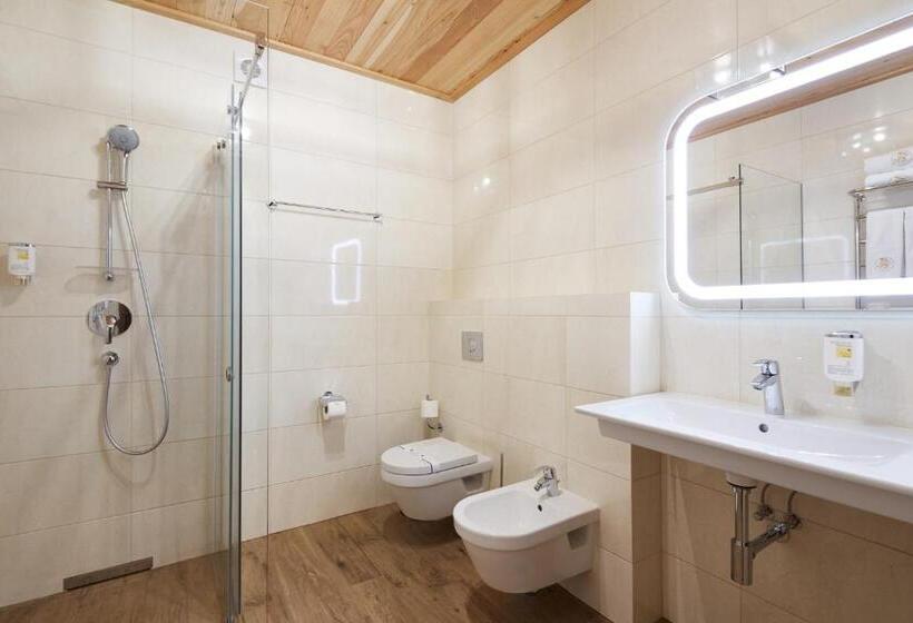 سوییت با چشم‌انداز کوه, Ganz & Spa