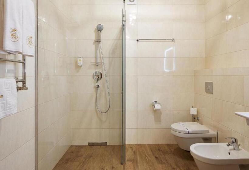 سوییت با چشم‌انداز کوه, Ganz & Spa