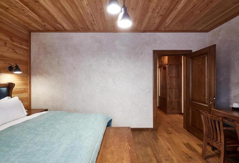 سوییت با چشم‌انداز کوه, Ganz & Spa