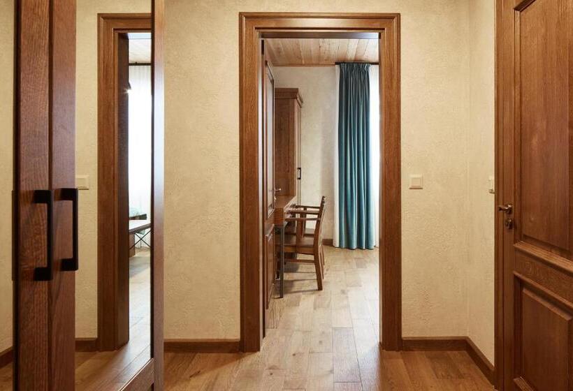 سوییت با چشم‌انداز کوه, Ganz & Spa