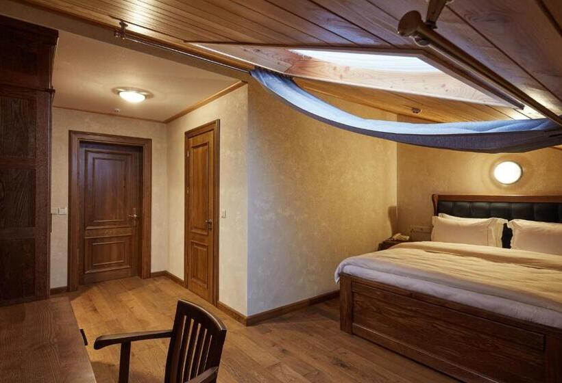 غرفة قياسية مزودة بجاكوزى, Ganz & Spa