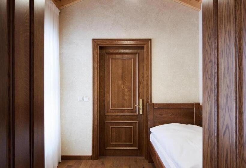 غرفة قياسية ثلاثية, Ganz & Spa