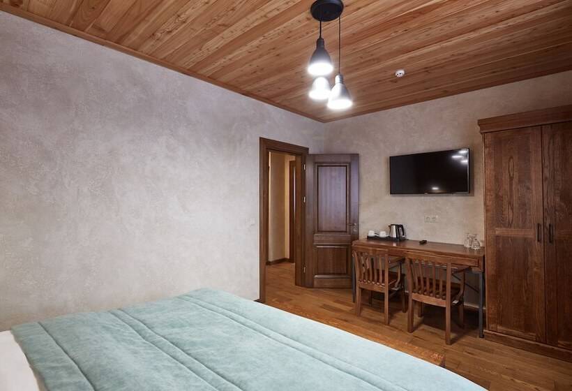 سوییت با چشم‌انداز کوه, Ganz & Spa