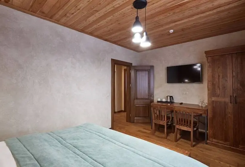 سوییت با چشم‌انداز کوه, Ganz & Spa