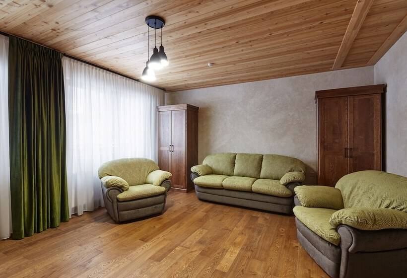 سوییت با چشم‌انداز کوه, Ganz & Spa