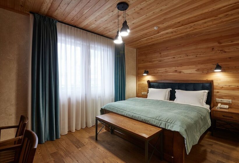 سوییت با چشم‌انداز کوه, Ganz & Spa