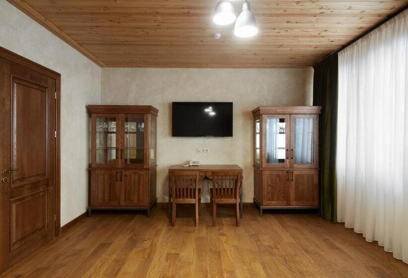 سوییت با چشم‌انداز کوه, Ganz & Spa