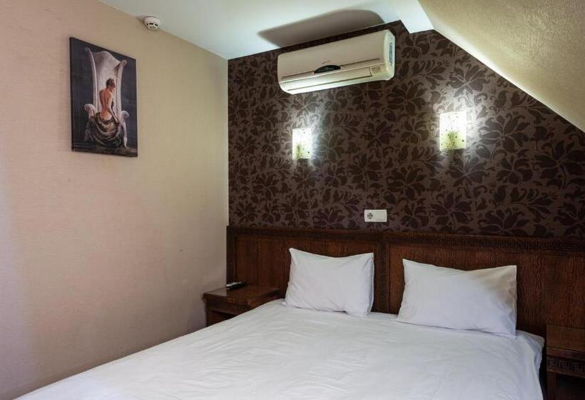 اتاق خانوادگی, Kamelot