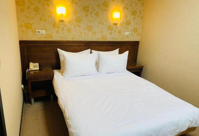 اتاق خانوادگی, Kamelot