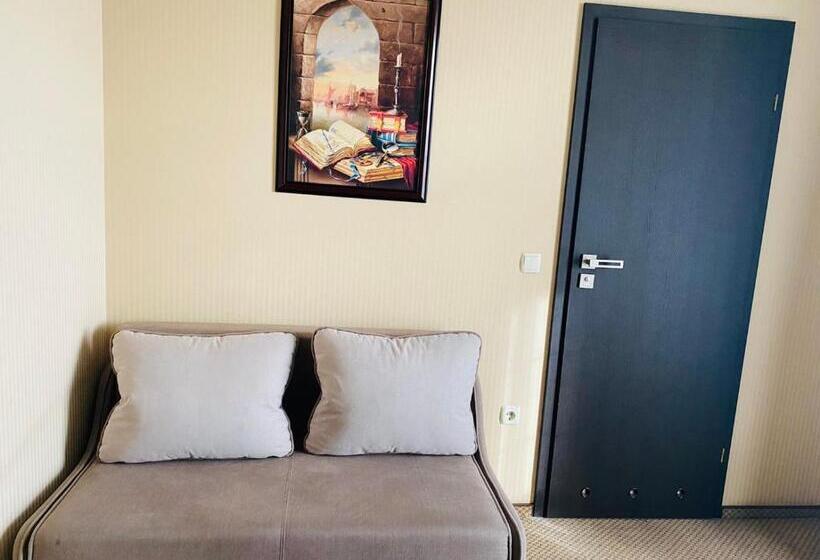 اتاق خانوادگی, Kamelot