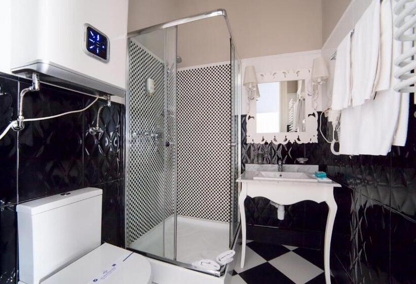 غرفة كومفورت, Modern Art