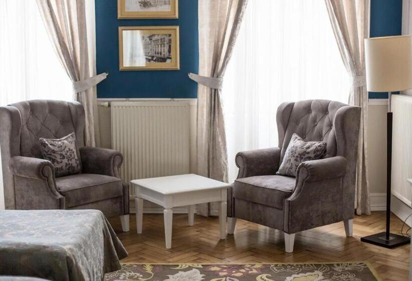 غرفة كومفورت, Modern Art