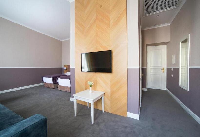 غرفة سوبيريور, Modern Art