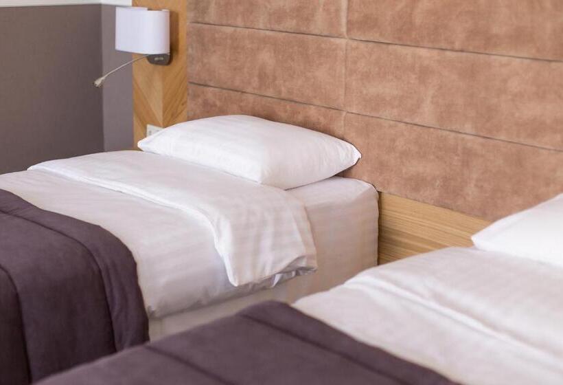 غرفة سوبيريور, Modern Art