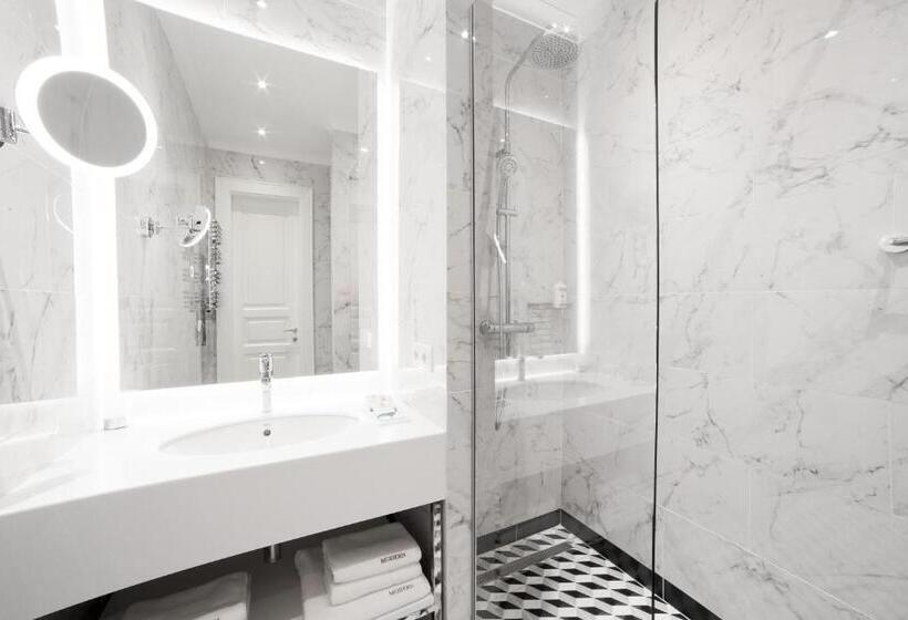 غرفة سوبيريور, Modern Art