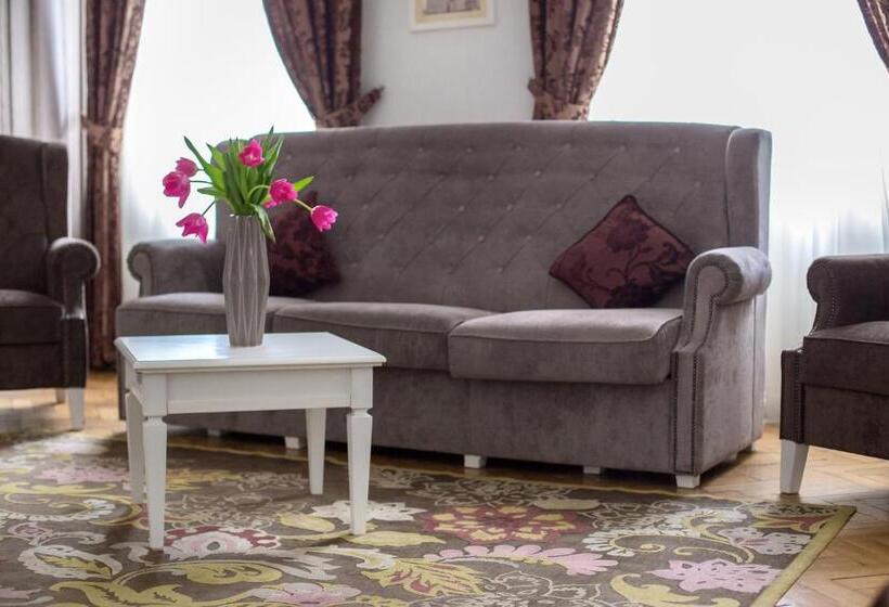 غرفة سوبيريور, Modern Art