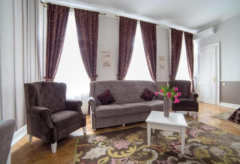 غرفة سوبيريور, Modern Art