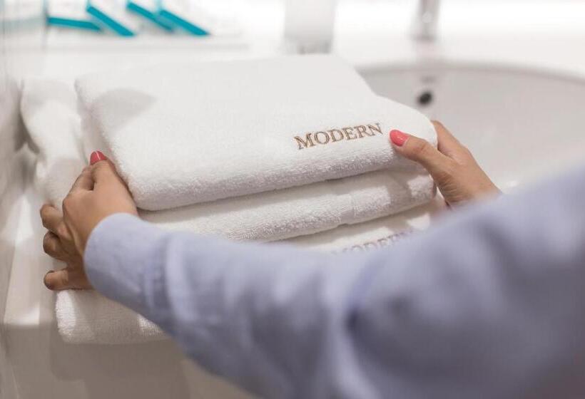 غرفة كلاسيكية مطلّة علي المدينة, Modern Art