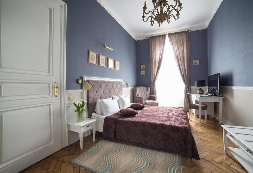 غرفة كلاسيكية مطلّة علي المدينة, Modern Art