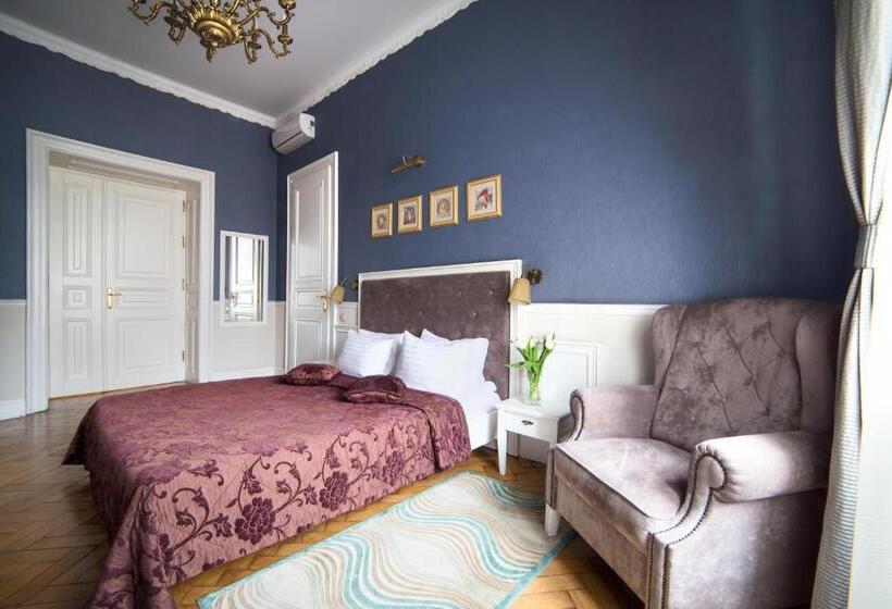 غرفة كلاسيكية مطلّة علي المدينة, Modern Art