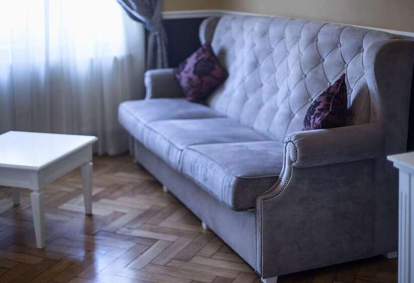 غرفة كومفورت, Modern Art